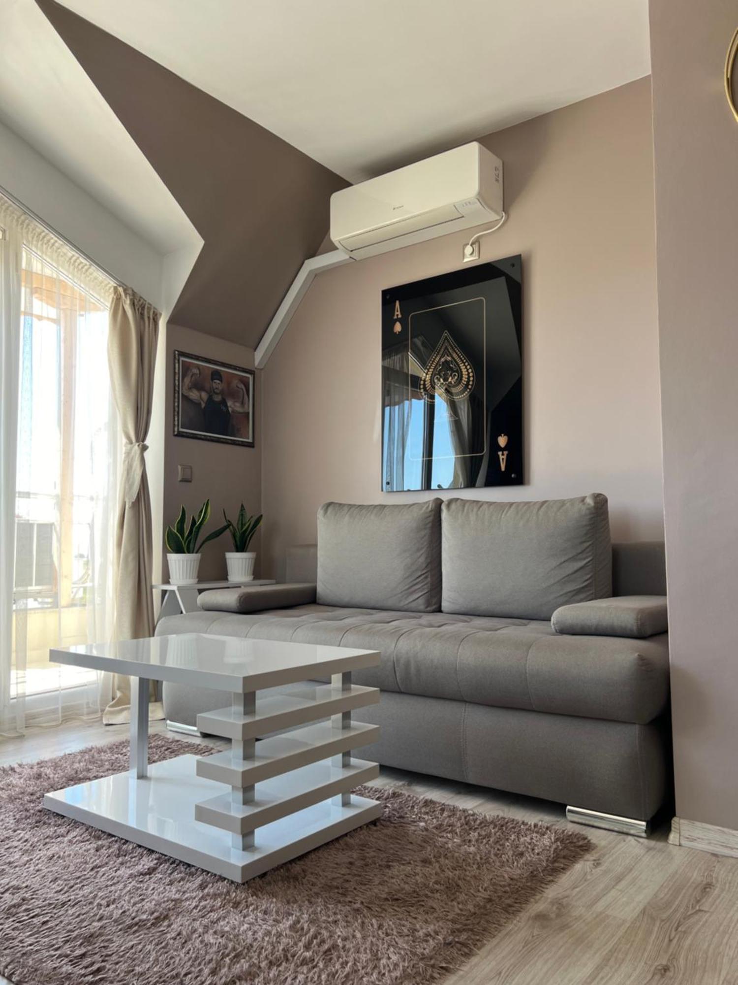 Jamais Vue Apartment